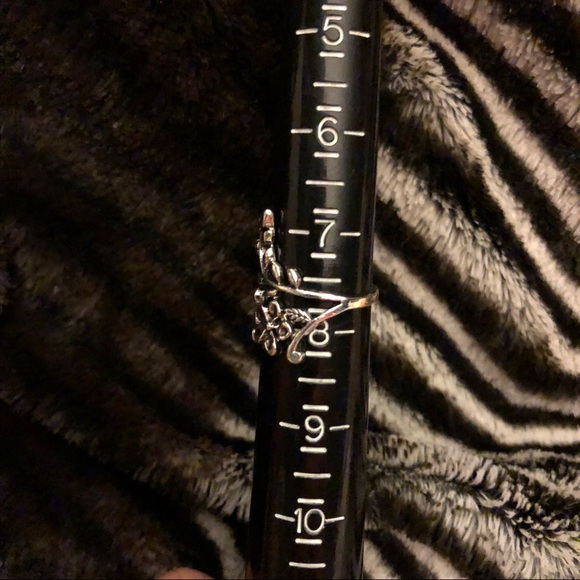 Ancient Silver Flowers Leaves Vine Ring - Picture 4 of 4